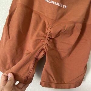 Alphalete Amplify short, size Large